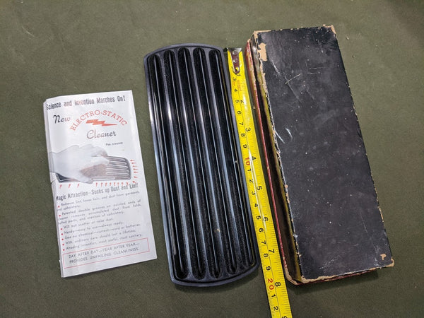 Period US Static Lint and Dirt Brush