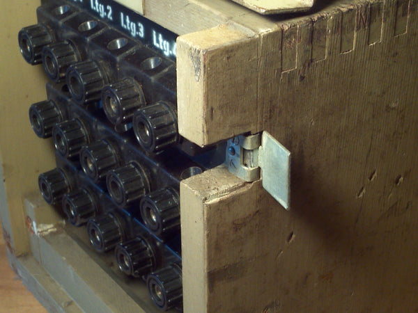 Klappenschrank zu 5 Ltg.