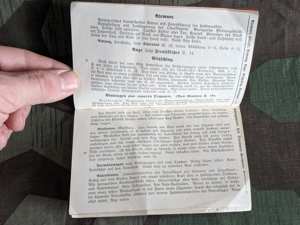 Das Samariterbüchlein WWI Medical Book