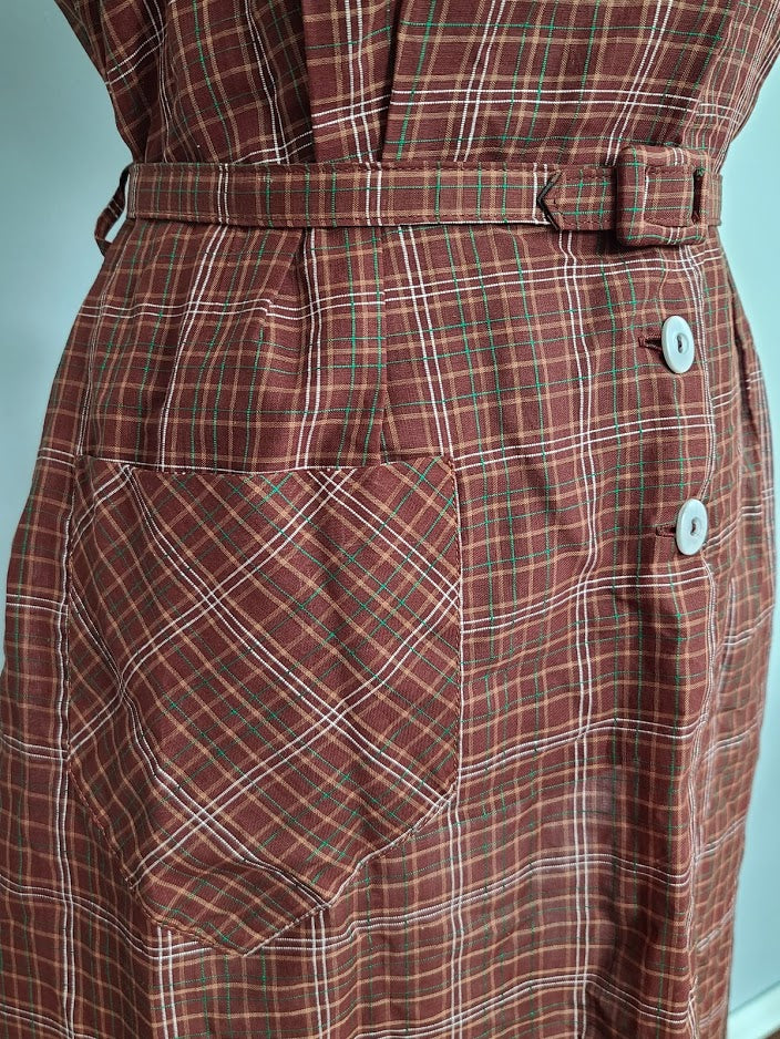 Vintage Brown Plaid Dress (B-42" W-34" H-45") Vintage Brown Plaid Dress (B-42" W-34" H-45")
