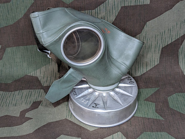 Original German Volksgasmaske VM40