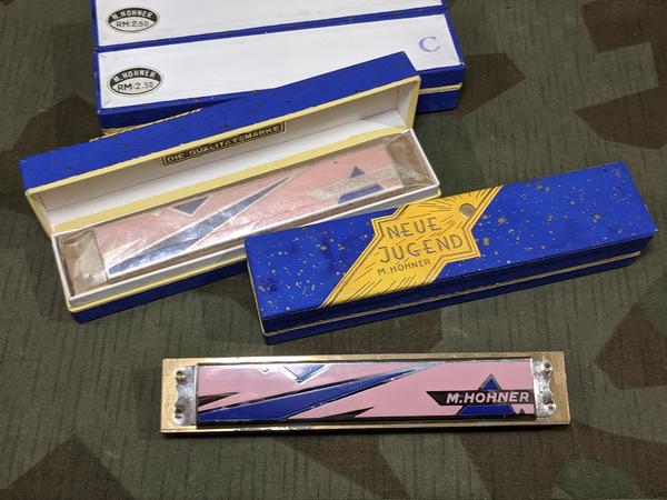 Neue Jugend Harmonica Blue/Pink in C