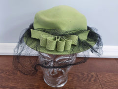 Vintage 1930s 1940s Green Tilt Hat with Black Netting