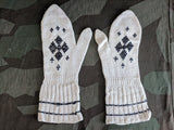 Vintage 1930s / 1940s White and Blue Rayon Blend Mittens
