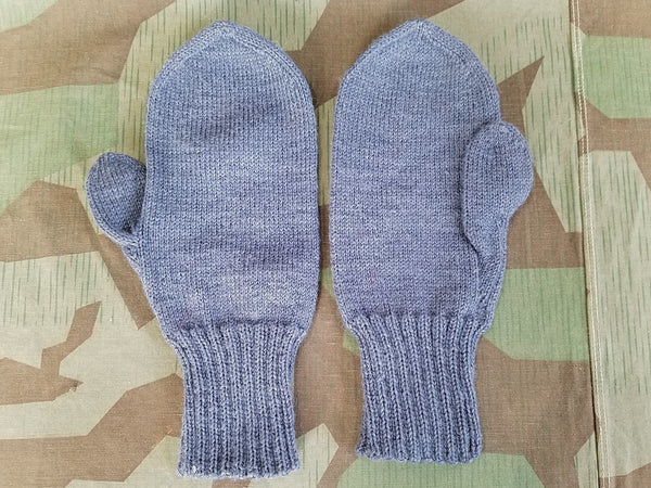 Vintage 1940s German Large Size Blue Gray Knit Mittens