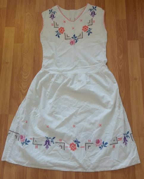 Vintage 1940s German White Flower Needlework Dress