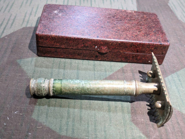 Vintage WWII-era German Razor in Bakelite Case with Razor Blades
