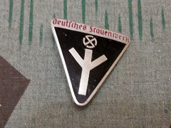 WWII German Deutsches Frauenwerk Pin