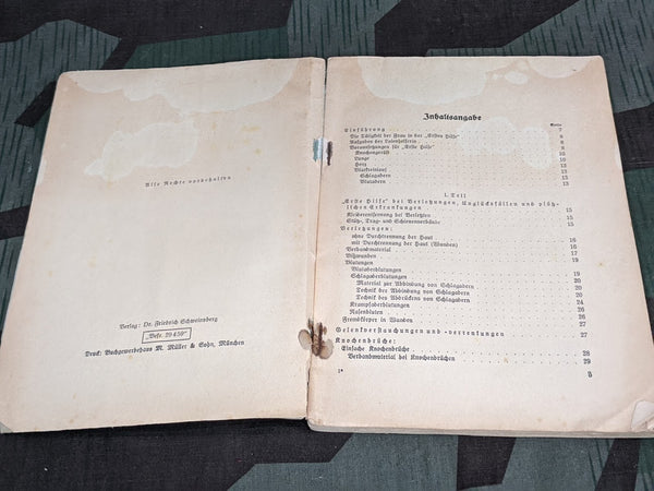 Erste Hilfe Book for Luftschutz and Daily Life