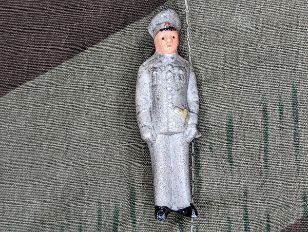 Original Ceramic Soldier Tinnie Pin
