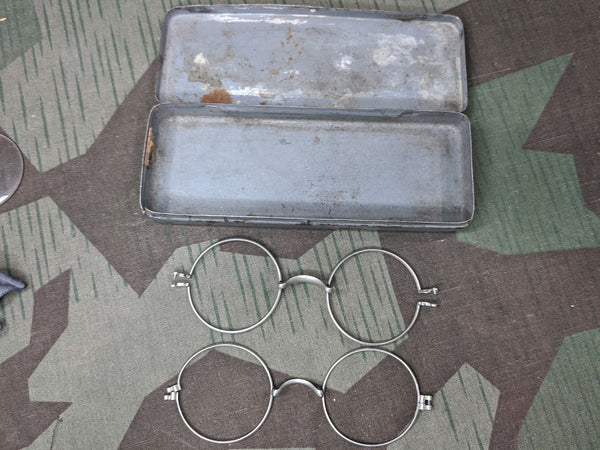 Gas Mask Brille in a Diesntbrille Case AS-IS