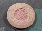 Deine hand, dem handwerk 1935 Wooden Tinnie Pin