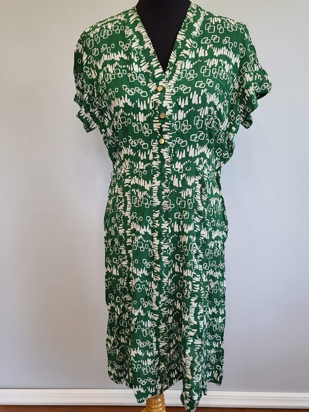 Green and White Print Dress <br> (B-42" W-33.5" H-38")