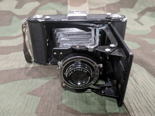 Zeiss Ikon Camera in Case 120 Film