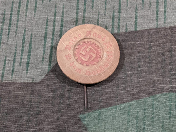 Pre WWII German Deine hand, dem handwerk 1935 Wooden Tinnie Pin