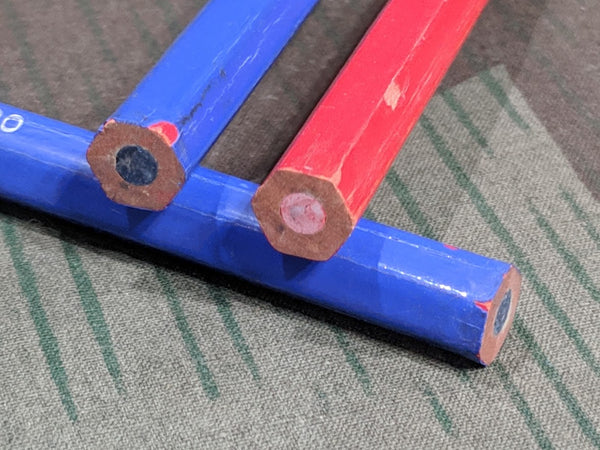 Red and Blue in One Woolco Magazinstift Colored Pencil
