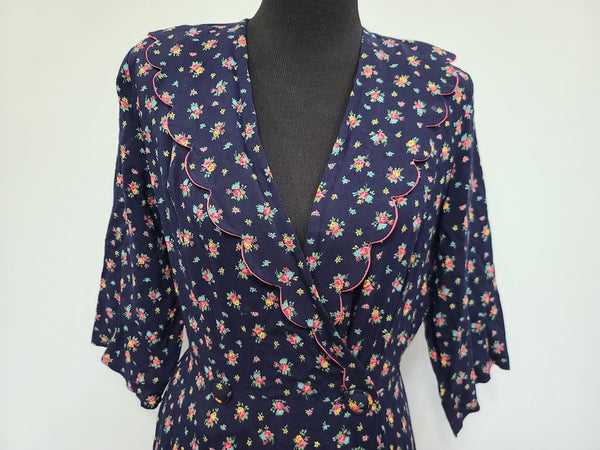 Flower Print Robe <br> (B-40" W-28" H-48")