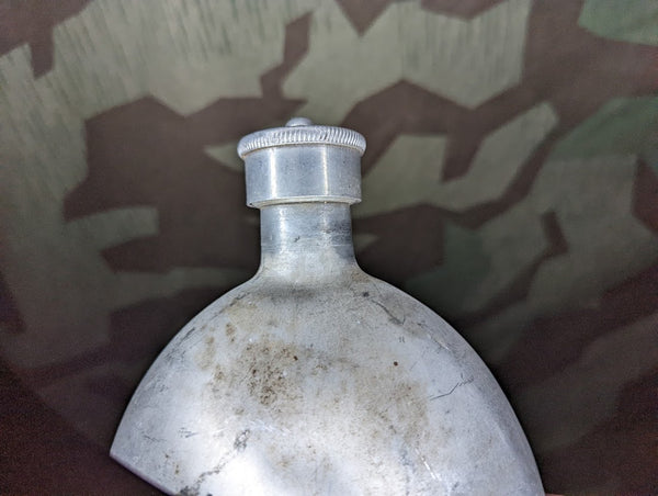Unmarked .75L Canteen