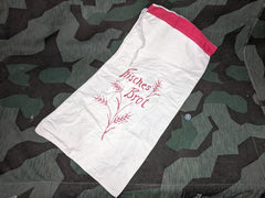 Frisches Brot Red Embroidery Bag (Fresh Bread)