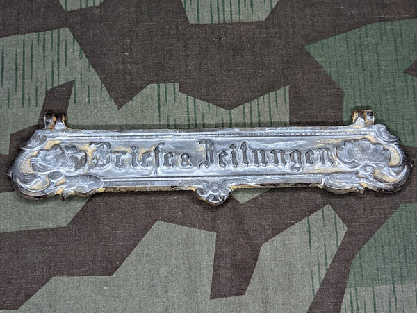Briefe & Zeitungen Letter Door