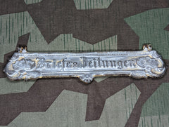 Briefe & Zeitungen Letter Door