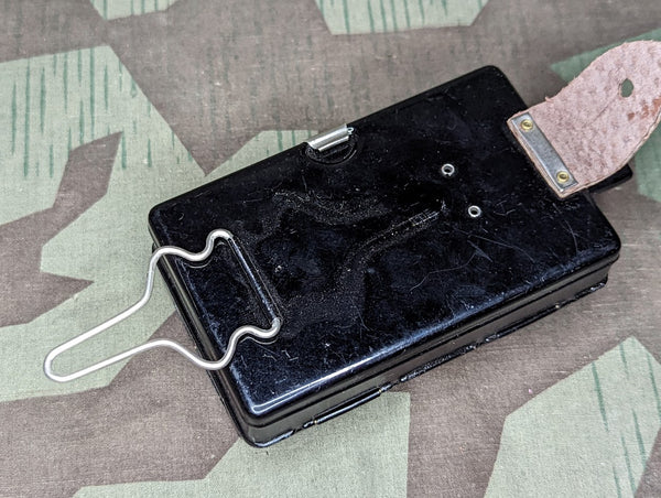 Daimon Flashlight 3 Color Lenses Wire Button Loop