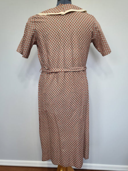 Feedsack Dress <br> (B-44" W-38" H-44")