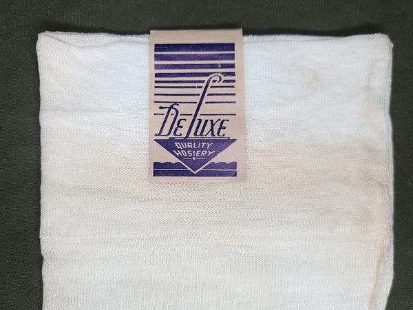 DeLuxe White Seamed Stockings (Size 9)